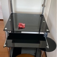 差し上げます【6月末まで】パソコンデスク　ガラスデスク　机
