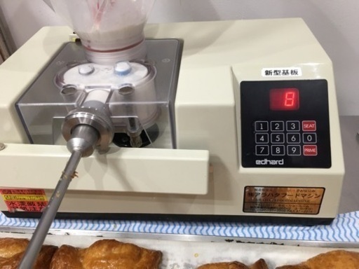自動クリーム装填機