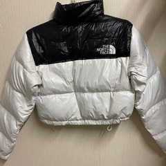 The North Face Womens Nuptse 700 Fill Short Jacketの画像