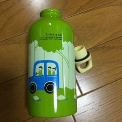 金属製　水入れ　水筒　グリーン