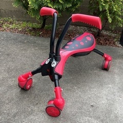 【 人気 】てんとう虫 一歳から乗れる 四輪車 コンパクトに折りたたみ可能の画像