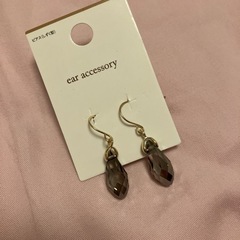 しずく型ピアス　グレー