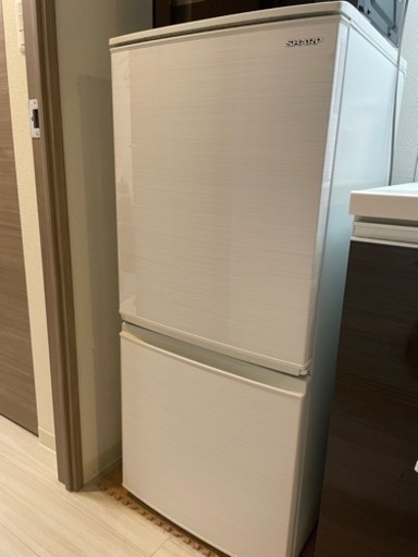 冷凍冷蔵庫 137L 2020年製 右開き シャープ