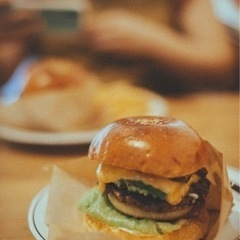 ハンバーガー食べに行ってくれる方！