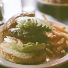 ハンバーガー食べに行ってくれる方！ - 友達