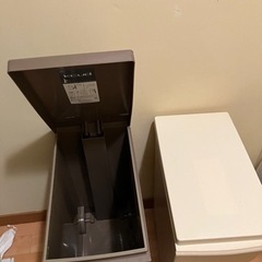 ゴミ箱2コの画像