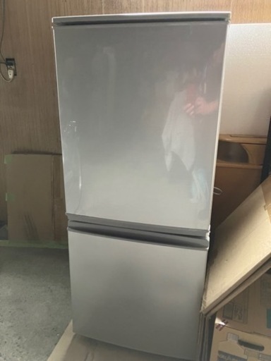 シャープ冷蔵庫2015年製137L