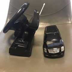 ラジコン　キャデラックエスカレード◇正規認証車ハンドルステアリングコントローラー1/24ラジコンカー/ブラックの画像