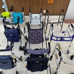 歩行器　一台から多数まとめ買い大歓迎。値段交渉いたします。名刺交換でさらに値引きいたします。の画像