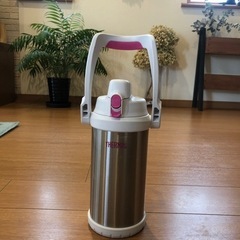 サーモスの水筒の画像