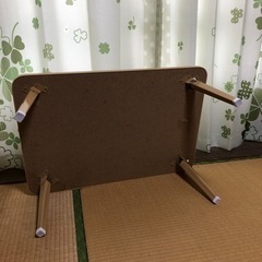 折り畳みテーブルの画像