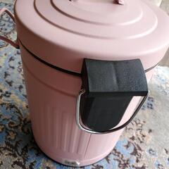 ペダル式ペール　　お話し中