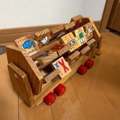 知育玩具 木のおもちゃ トラック ひらがな 英語 アルファベット 木製の画像