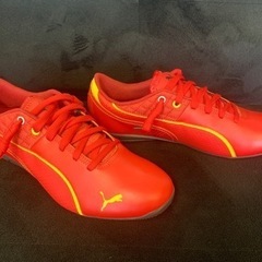プーマフェラーリ　コラボスニーカーの画像