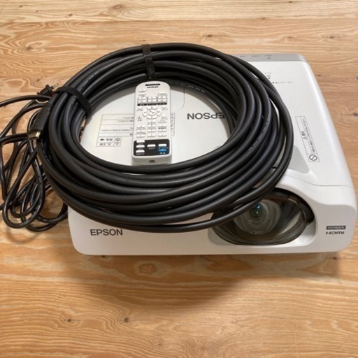 プロジェクター　超単焦点タイプ