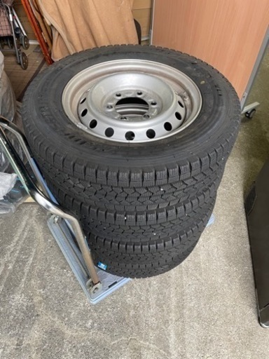 スタッドレスタイヤホイール 195/70/R15 LT