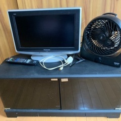テレビ、テレビ台、扇風機