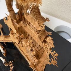 ガラスケース入り　置物の画像