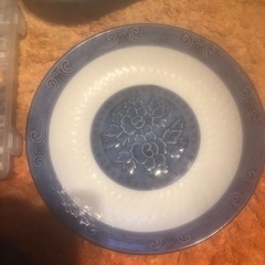 皿4枚です鉢は決まりましたの画像