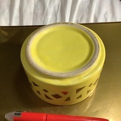 ☺️花器　径13✖️h20cm 円筒形　黄色　金色の柄入　の画像