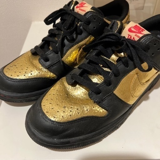 NIKE シューズ　黒金　27センチ