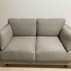 《値下げしました》1年前購入2人掛けソファ