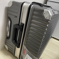 無料　スーツケース(車輪無くなった)の画像