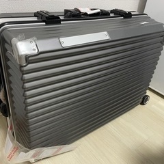 無料　スーツケース(車輪無くなった)の画像