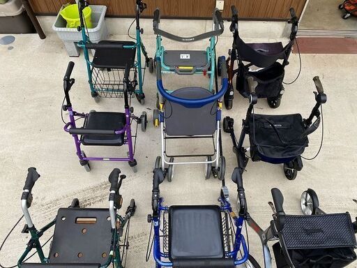 歩行器　　一台から多数まとめ買い大歓迎。値段交渉いたします。名刺交換でさらに値引きいたします。