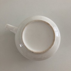 真っ白のマグカップの画像