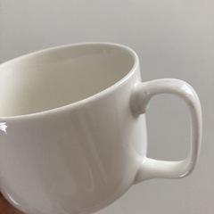 真っ白のマグカップの画像