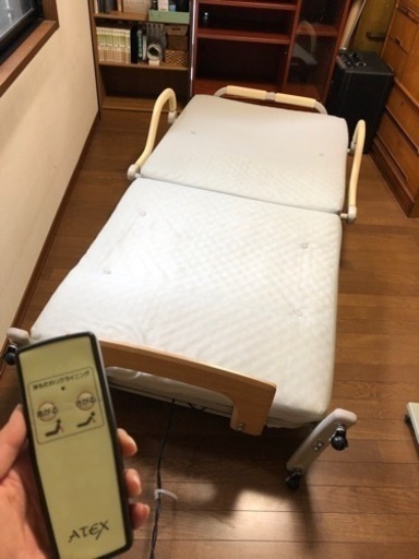 ［値下げ］電動介護ベット・サイドテーブル
