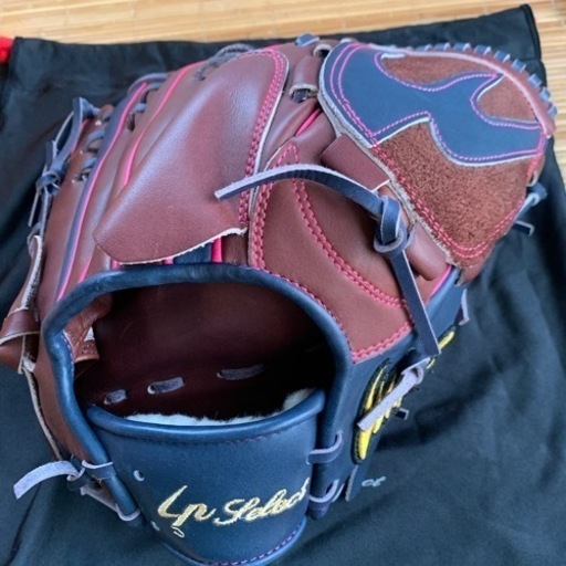 軟式投手用グラブ