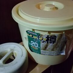 漬物樽２０ℓ（押し蓋、重石付き）（出品中の家具と一緒にお引き取り...