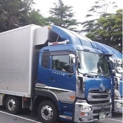 2t、3tトラックドライバー急募/給与24万円〜32万円の画像