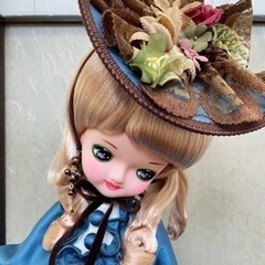 無料！ガラスケース☆フランス人形☆リボン☆青いドレス✨早く取りに来られる方を優先させてもらいます【こちらは店舗です。浜村鹿野温泉ICから3分 買取本舗 宮本リサイクル 営業時間９～１９時 定休日水曜日】の画像