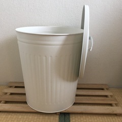ニトリのステンレスゴミ箱の画像