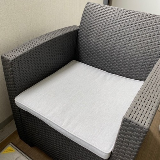 【イタリア製】美品！屋外ソファ　テーブル　ラタン調　樹脂製　高品質　3点セット