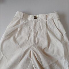 レディース✻GUクリーム色ズボン✻Mの画像