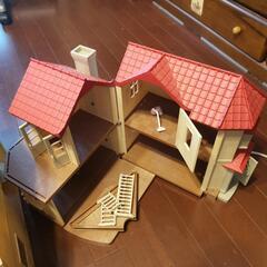 シルバニアファミリーの家と小物類（ジャンク扱い）の画像