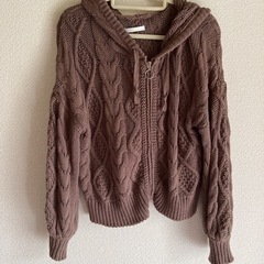 ニットパーカー早めの取引希望の画像