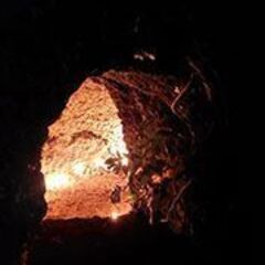 湯河原手ぶらグランピング案内。モンゴルゲルキャンプ は、海まで歩いていける!　洞窟もある！ - 地元のお店