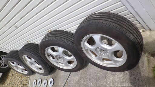 タイヤホイールセット4本　205/60/R16　タイヤコンチネンタル　パンク歴無し　プリウスに履いていました。