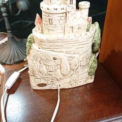 お城 陶器 オルゴール付き KATO工芸 曲目:青きドナウ LEDランプ付き■横幅22cm×奥行16cm×高さ28㎝■近隣配送無料 買取帝国 朝霞店 の画像