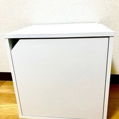 扉付き　シンプル　収納　キューブボックス　棚　カラーボックス　白　１段　ホワイトの画像