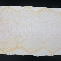 ヘビ革 本革 腹革 ダイアモンドパイソン A4サイズ保証 ホワイ...