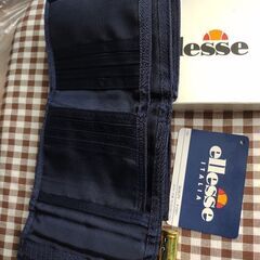 エレッセ未使用折財布の画像