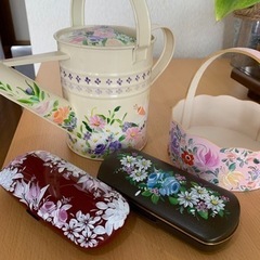 お好きな花を小物に描いてみませんか。フラワーペイント体験の画像