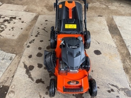 【極美品】新品替え刃付き芝刈り機 エンジン 小型 自走式 プラウ GC530 刈幅53cm