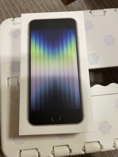 Apple iPhone SE 64GB 第3世代　スターライト